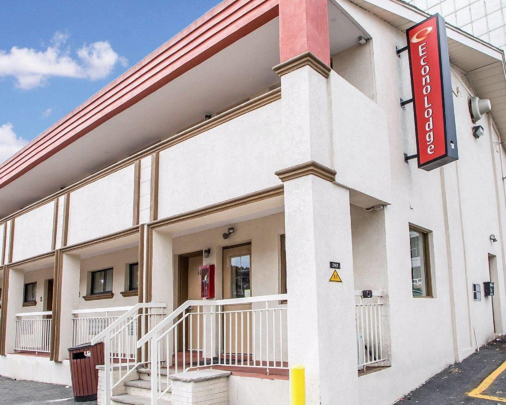 HOTEL ECONO LODGE FORT LEE, NJ 2* (United States) - from US$ 102 | BOOKED
